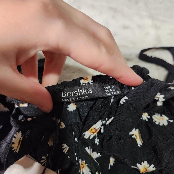 Bershka Black and White Cute Daisy Floral Tie Front Crop Blouse Top Size S - Picture 4 of 5